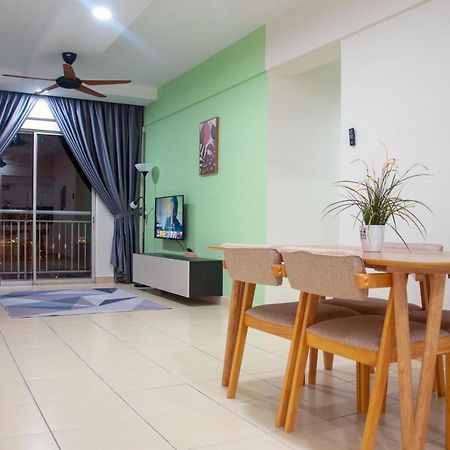 Five H Family Service Apartment Seri Kembangan Dış mekan fotoğraf