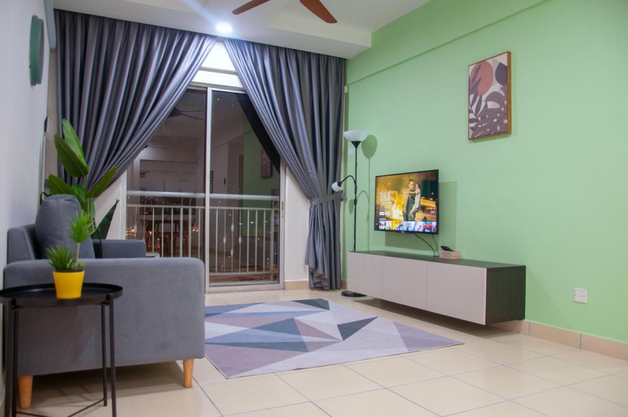 Five H Family Service Apartment Seri Kembangan Dış mekan fotoğraf